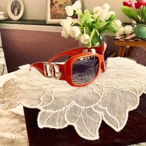 NWOT DOLCE & GAGANNA SUNGLASSES
